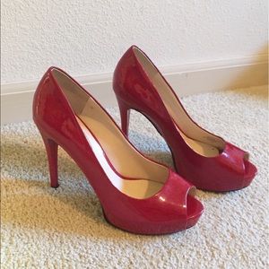 Red Guess Heels 👠